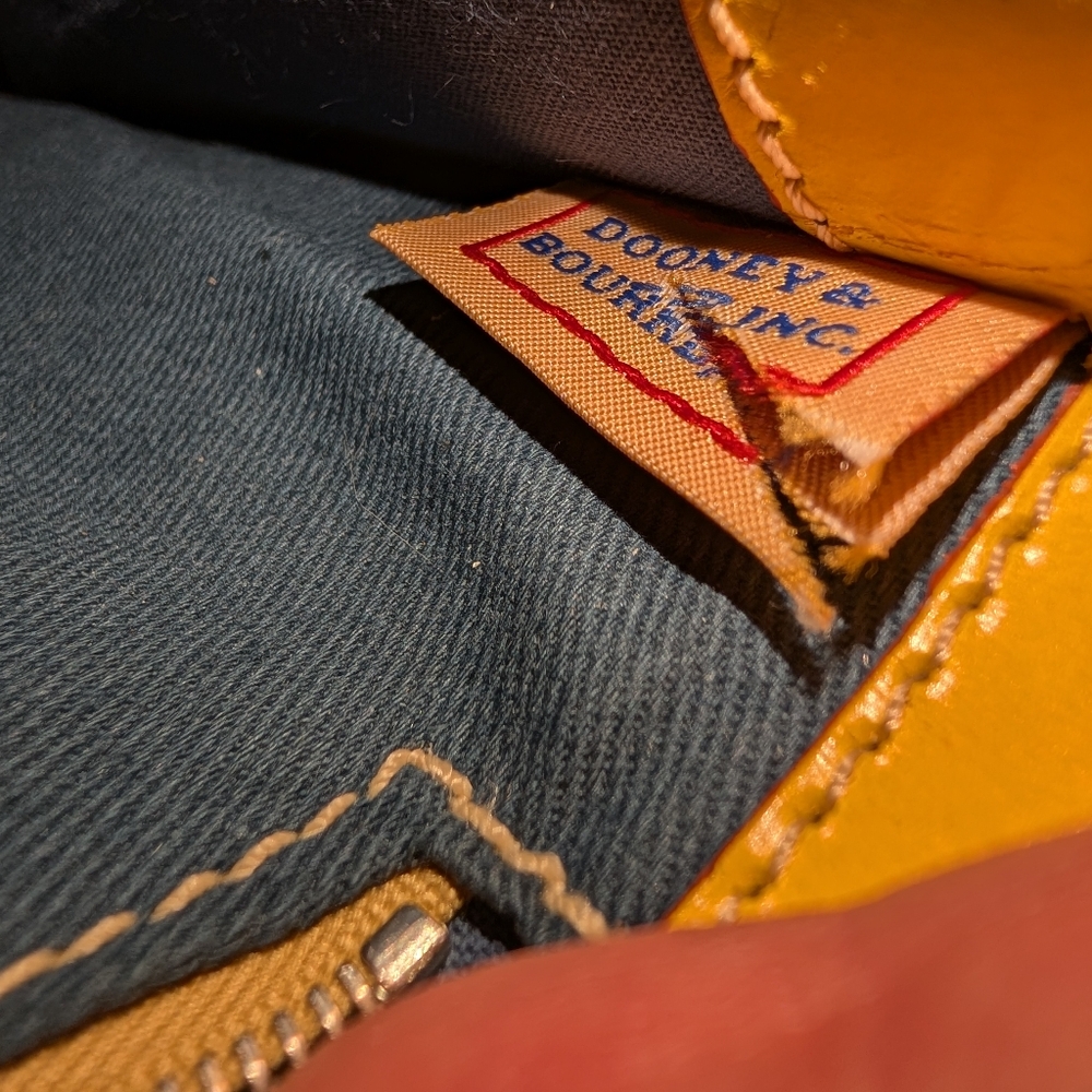 Dooney & Bourke Ring Flap Italian Made Croc Embossed Shoulder Bag Vintage EUC - Picture 13 of 17